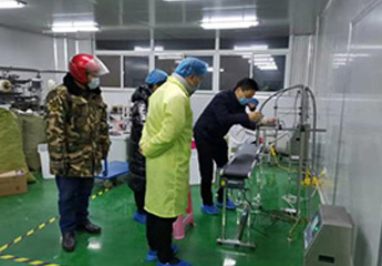 豫昶B400Plus自動(dòng)噴碼機(jī)在口罩消毒液等醫(yī)療物資包裝上噴印